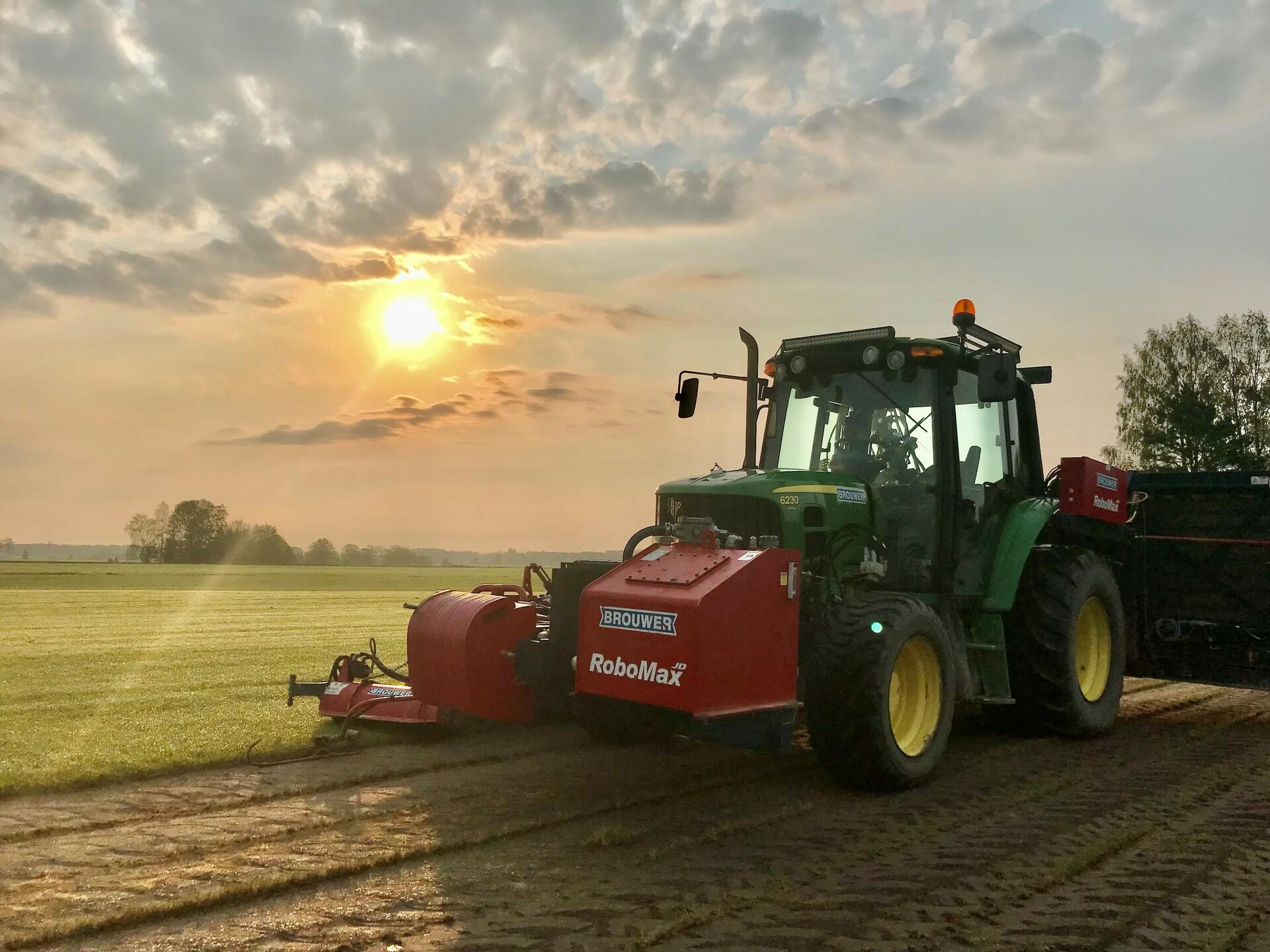 Traktor i solnedgang